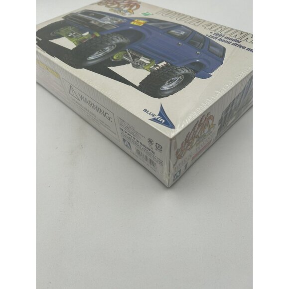 AOSHIMA TOYOTA 4RUNNER SURF HIGH RIDER U.S. 1991 LHD 1:24 MODEL KIT - Picture 6 of 6